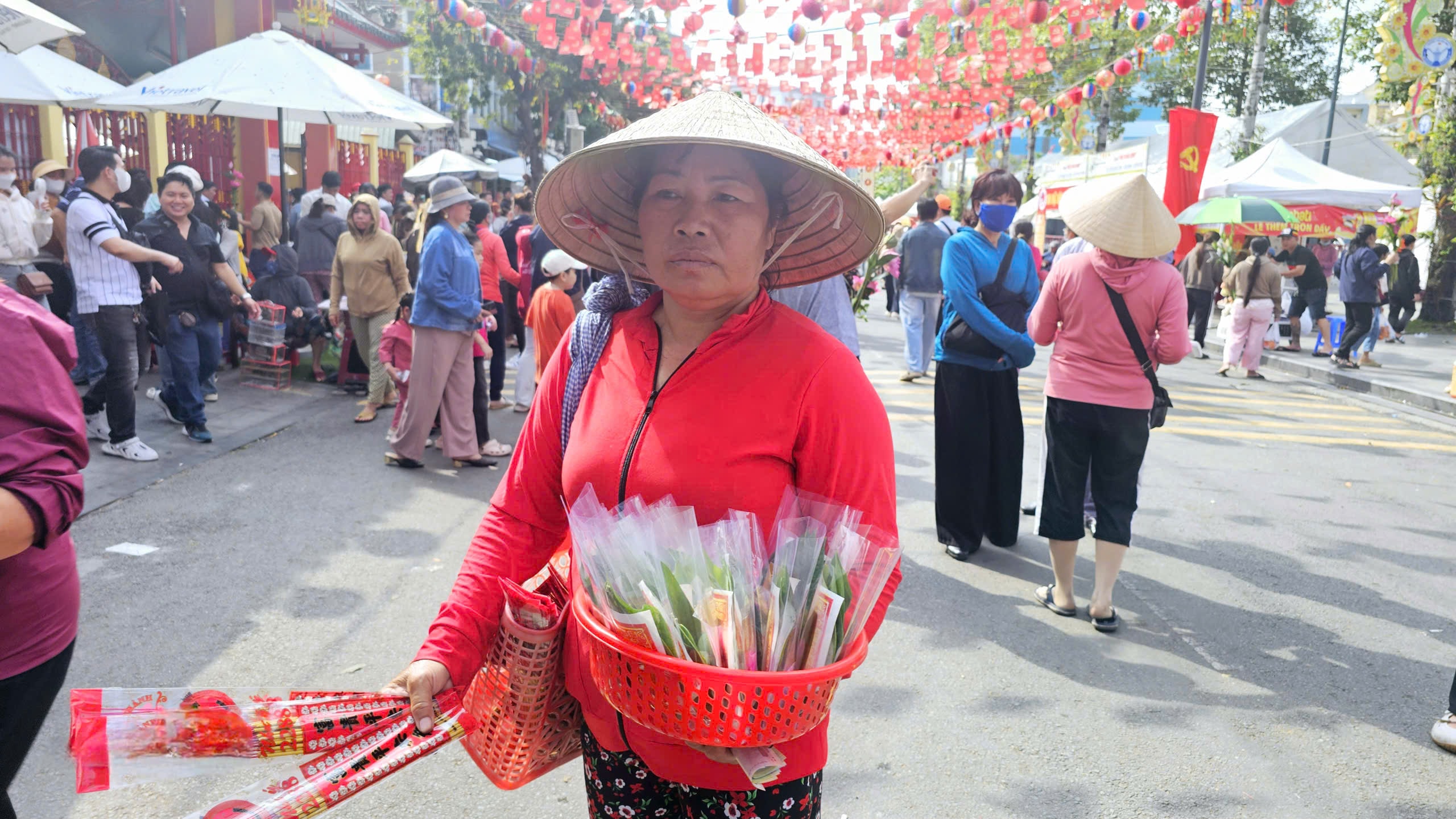 Không khí tại Chùa Bà Bình Dương trước Lễ hội lớn nhất Đông Nam Bộ - Ảnh 11.