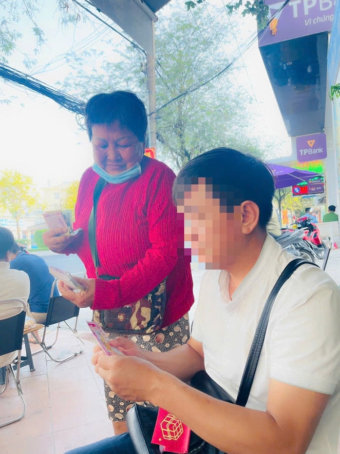 Tại sao người bán vé số dạo không còn “ khóc ròng ” trước giờ Xổ số 2026 - Ảnh 1.