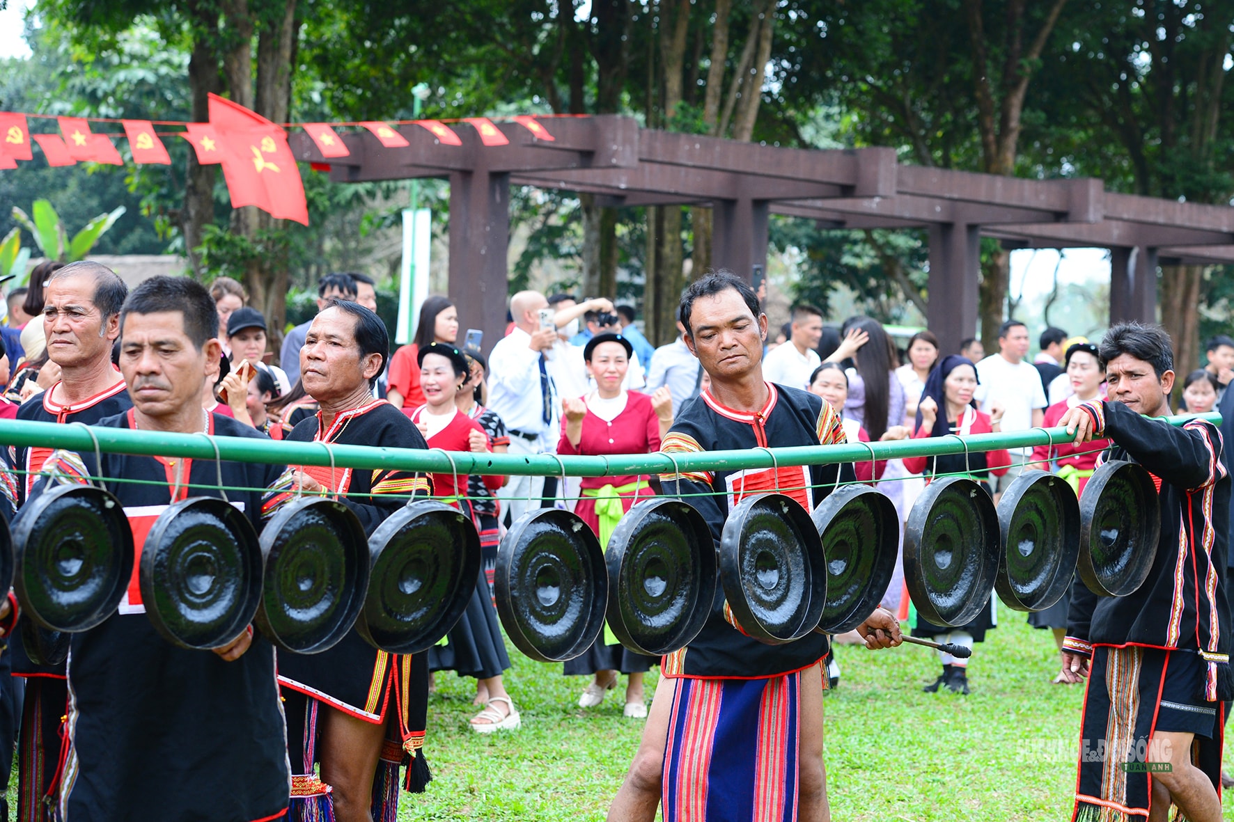 Nghi lễ cầu mùa Tây Nguyên tái hiện giữa không gian hội xuân- Ảnh 1.