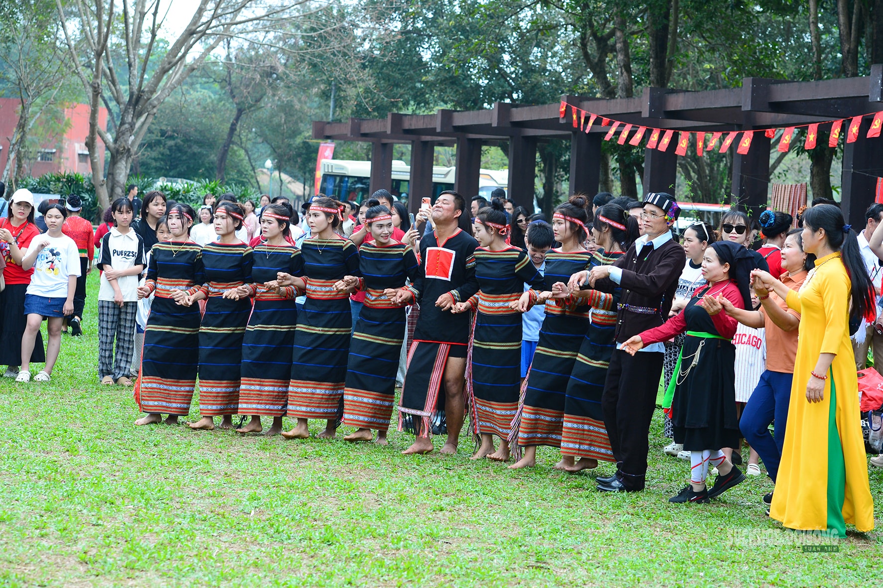 Nghi lễ cầu mùa Tây Nguyên tái hiện giữa không gian hội xuân- Ảnh 10.