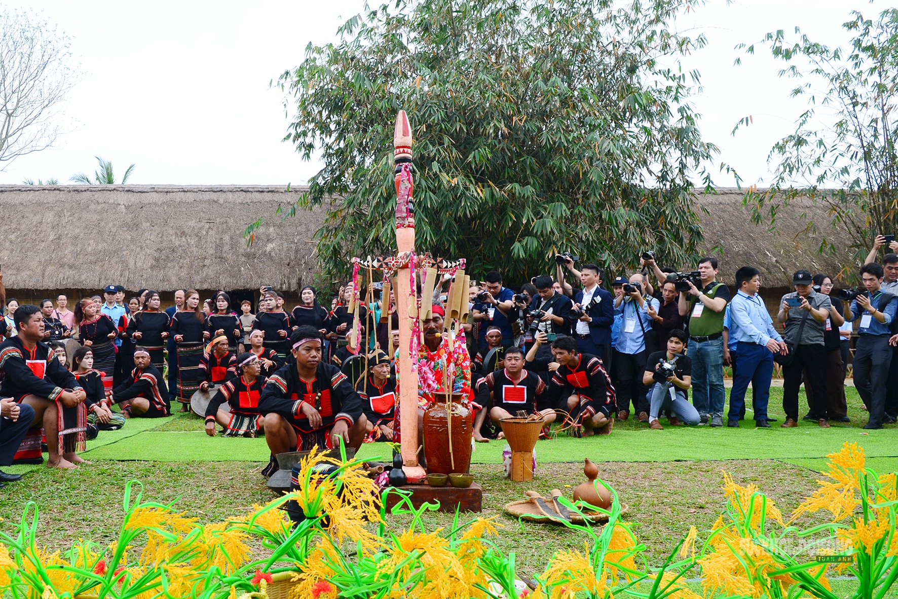 Nghi lễ cầu mùa Tây Nguyên tái hiện giữa không gian hội xuân- Ảnh 4.