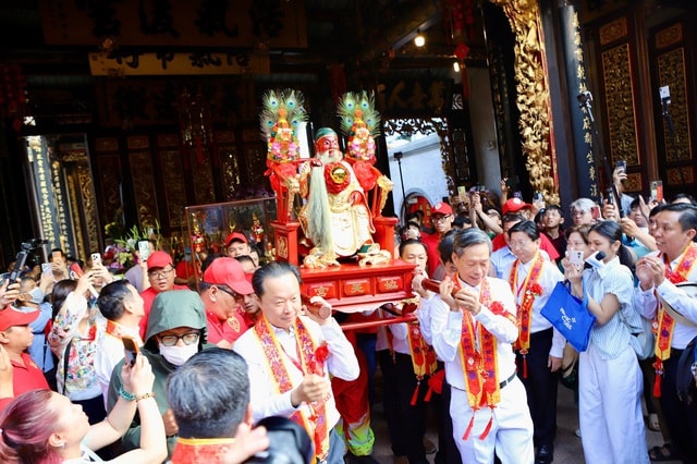 Đông nghịt người dự Lễ Nghinh Ông Quan Thánh Đế Quân- Ảnh 3.