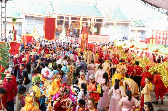 Đông nghịt người dự Lễ Nghinh Ông Quan Thánh Đế Quân- Ảnh 1.