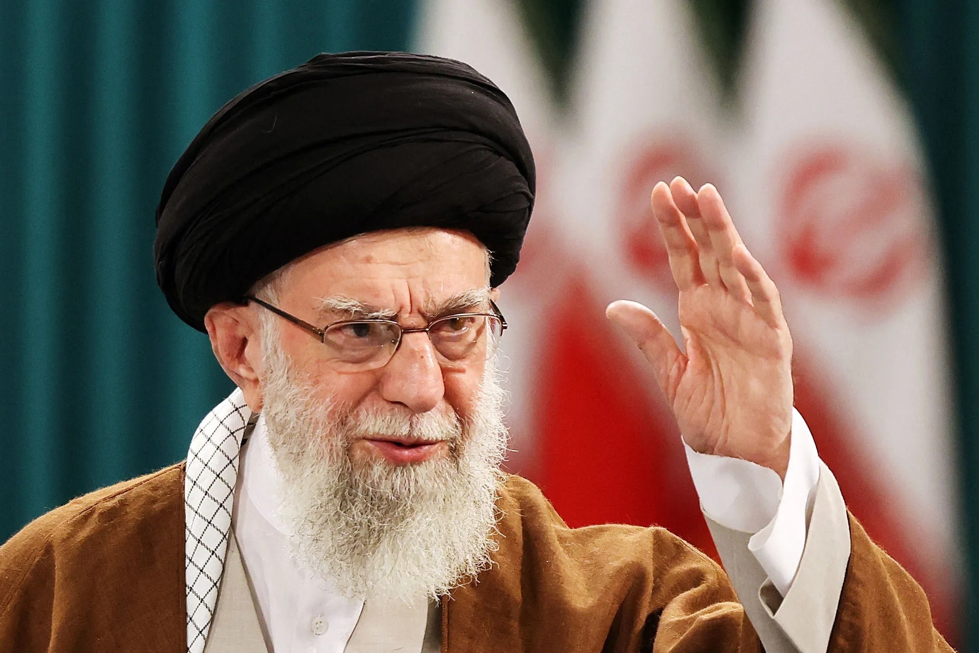 Lãnh tụ tối cao Iran Ayatollah Khamenei thiệt mạng.
