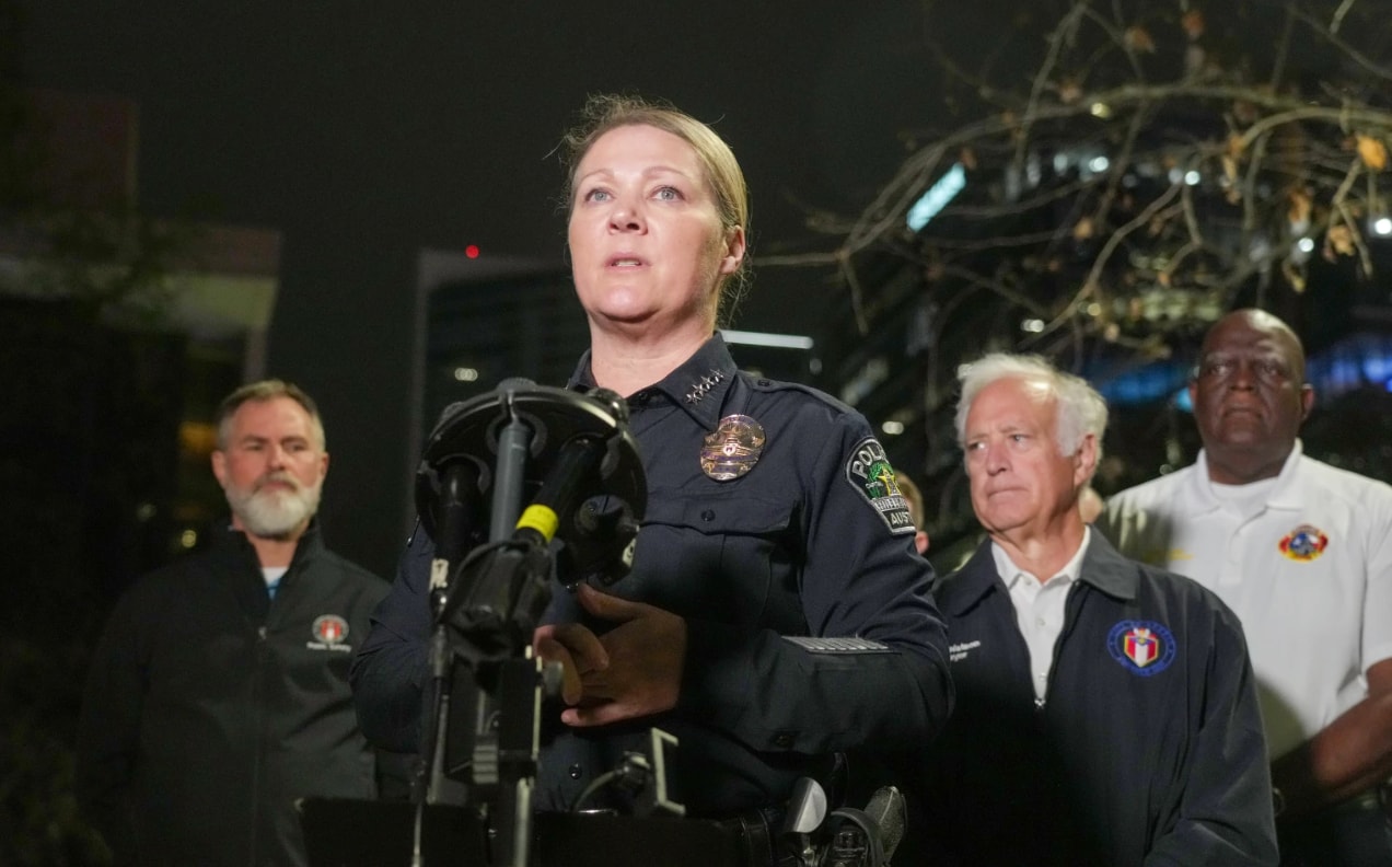 Cảnh sát trưởng Austin, bà Lisa Davis cung cấp thông tin về vụ nổ súng. (Nguồn: AP)