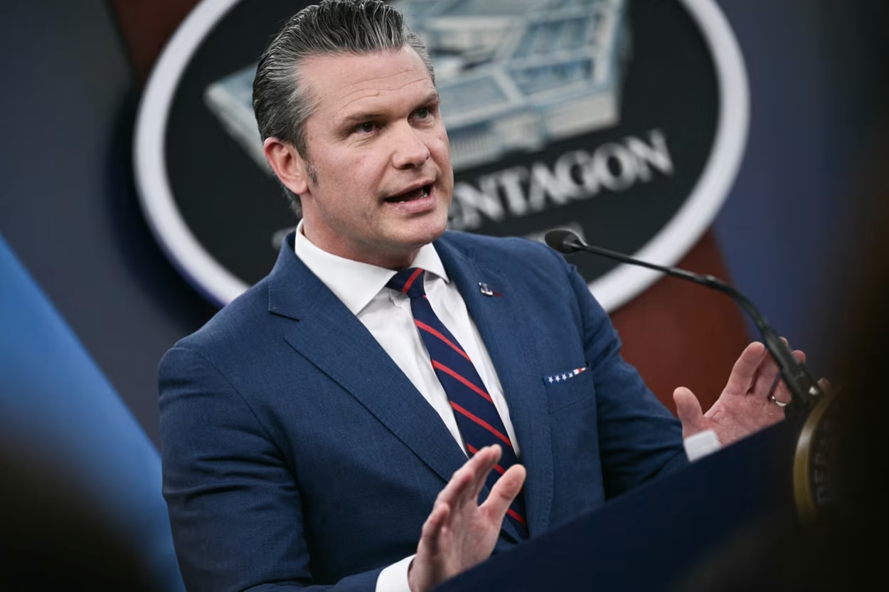 Bộ trưởng Chiến tranh Mỹ Pete Hegseth phát biểu trong cuộc họp báo về chiến dịch quân sự của Mỹ tại Iran, diễn ra tại Lầu Năm Góc ngày 2/3. (Nguồn: CNN)