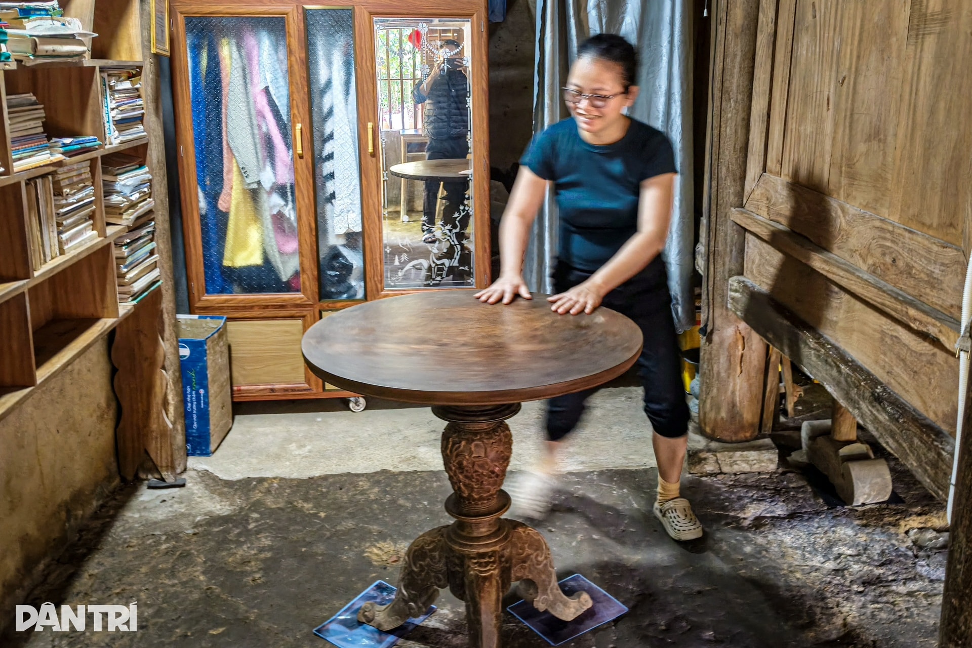 Bí ẩn chiếc bàn tự xoay trong ngôi nhà cổ bằng gỗ hơn 150 năm tuổi - 9