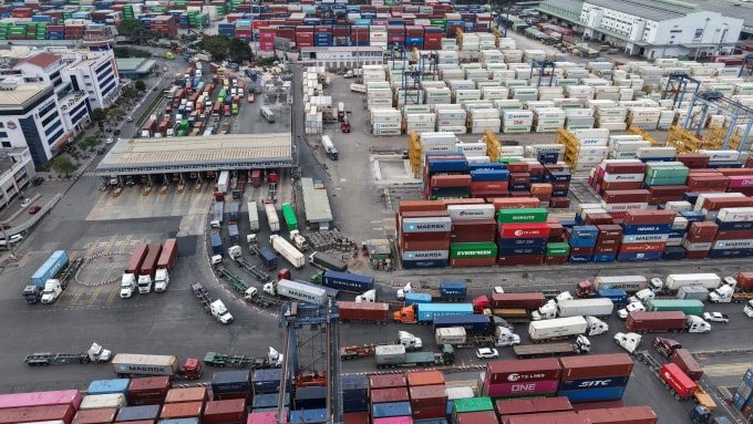 Container hàng hóa tại cảng Cát Lái chiều 4/2. Ảnh: Thanh Tùng