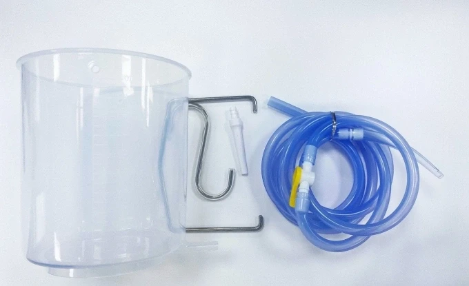 Bộ dụng cụ thụt tháo đại tràng, giảm cân cấp tốc. Ảnh: Ngọc Minh
