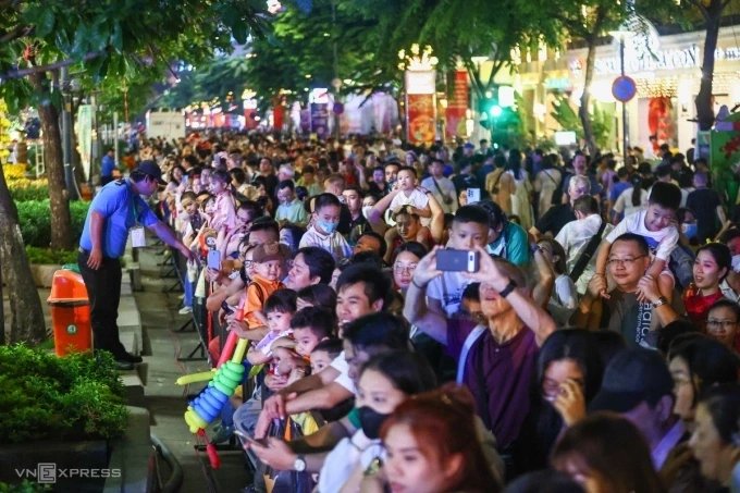 Dòng người tập trung về ở khu vực đường Nguyễn Huệ khi ở đây tổ chức lễ hội. Ảnh: Quỳnh Trần