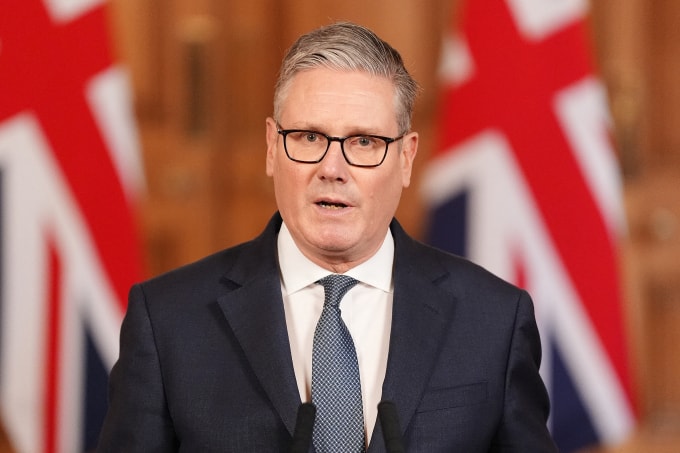 Thủ tướng Anh Keir Starmer phát biểu tại Phố Downing, London ngày 28/2. Ảnh: AFP
