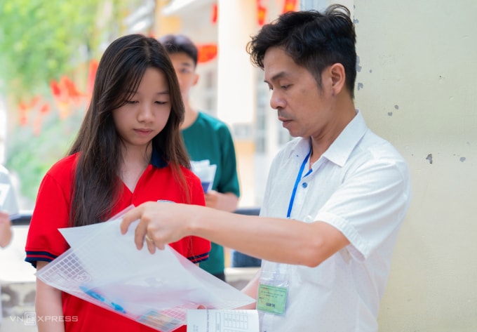 Học sinh thi lớp 10 ở Hà Nội, năm 2025. Ảnh: Tùng Đinh