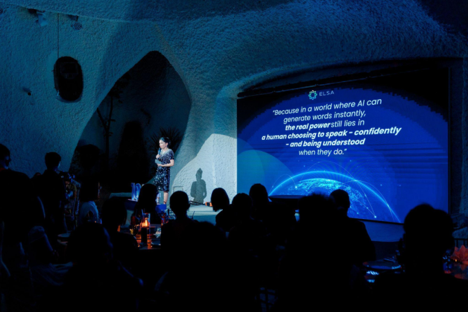 Bà Văn Đinh Hồng Vũ chia sẻ tại lễ kỷ niệm. Ảnh: ELSA