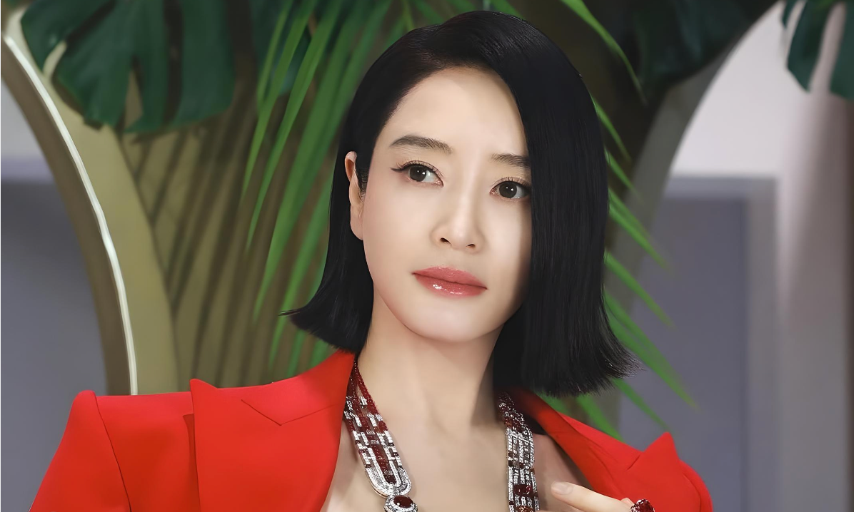 Kim Hye Soo gây 'sốt' với sắc vóc tuổi 55