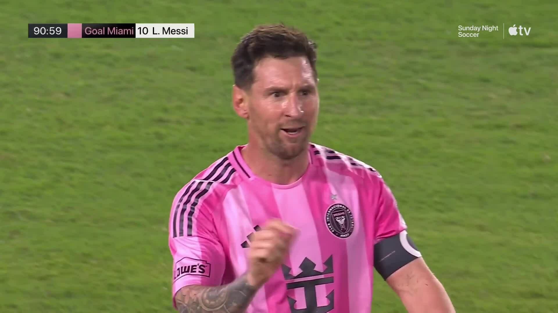 Messi khiêu khích đối thủ sau khi ghi bàn