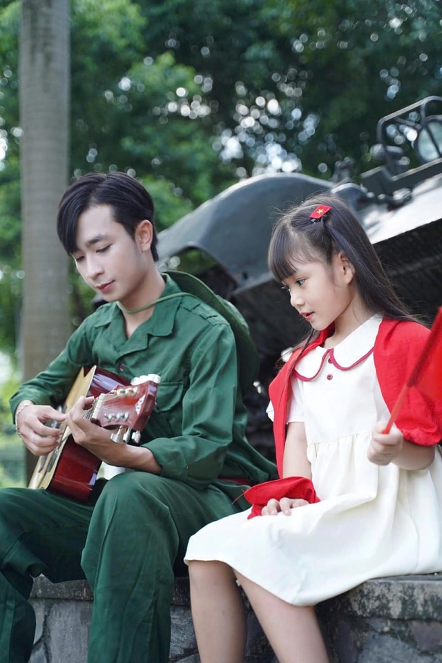 Chàng ca sĩ 10X Mai Hoàng Quyền và hành trình rời bục giảng theo đuổi đam mê âm nhạc - Ảnh 2.