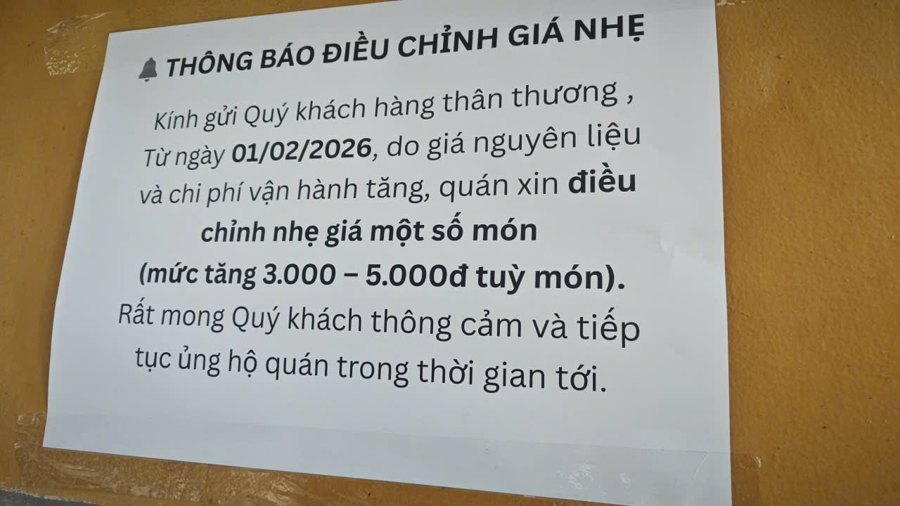 Hàng quán ở TPHCM tăng giá sau Tết - Ảnh 1.