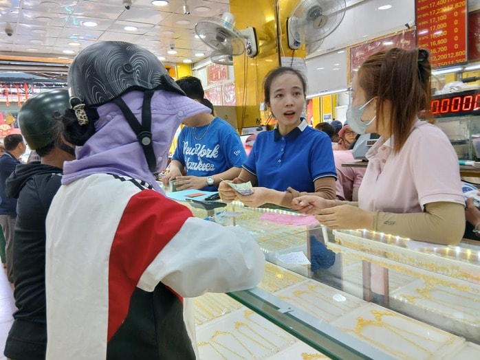 Giá vàng vượt 190 triệu đồng / lượng: Tình hình kinh tế 2026 có gì đáng chú ý? - Ảnh 2.