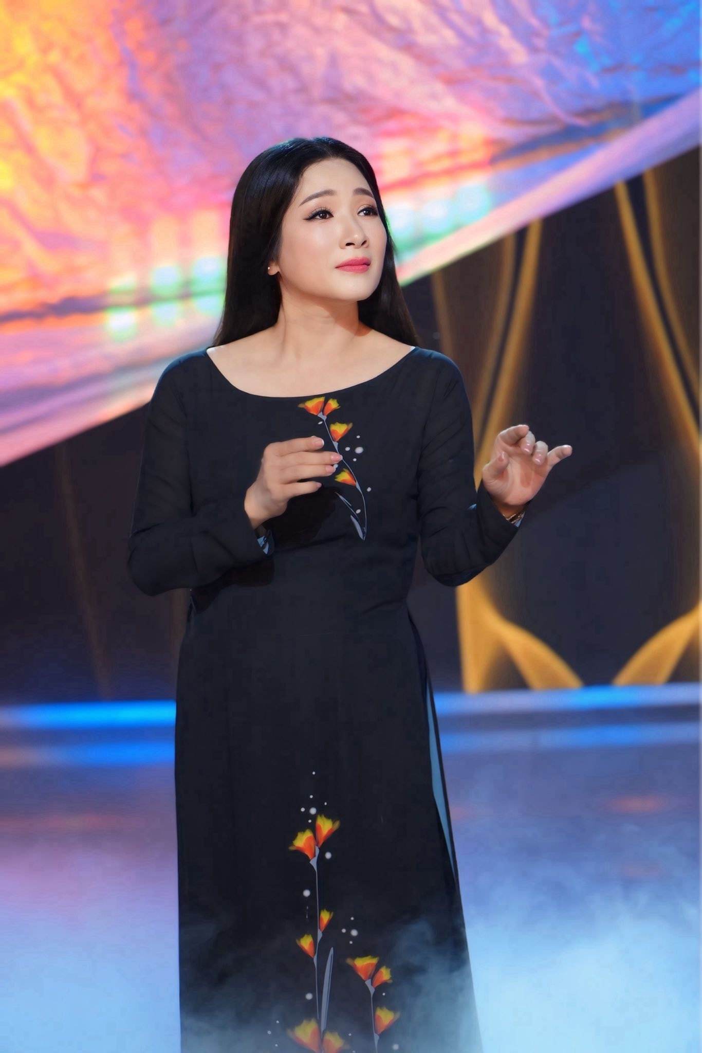 Nữ NSƯT nức tiếng trong làng sân khấu cải lương vừa đóng phim Tết cùng danh hài Xuân Hinh là ai?- Ảnh 3.