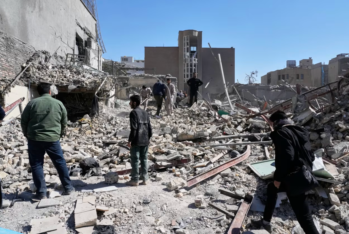 Quân đội Israel cho biết Hezbollah vẫn còn khả năng phóng và dự trữ tên lửa, đồng thời tăng cường các cuộc tấn công vào địa điểm của lực lượng này ở Lebanon. (Ảnh: AP)