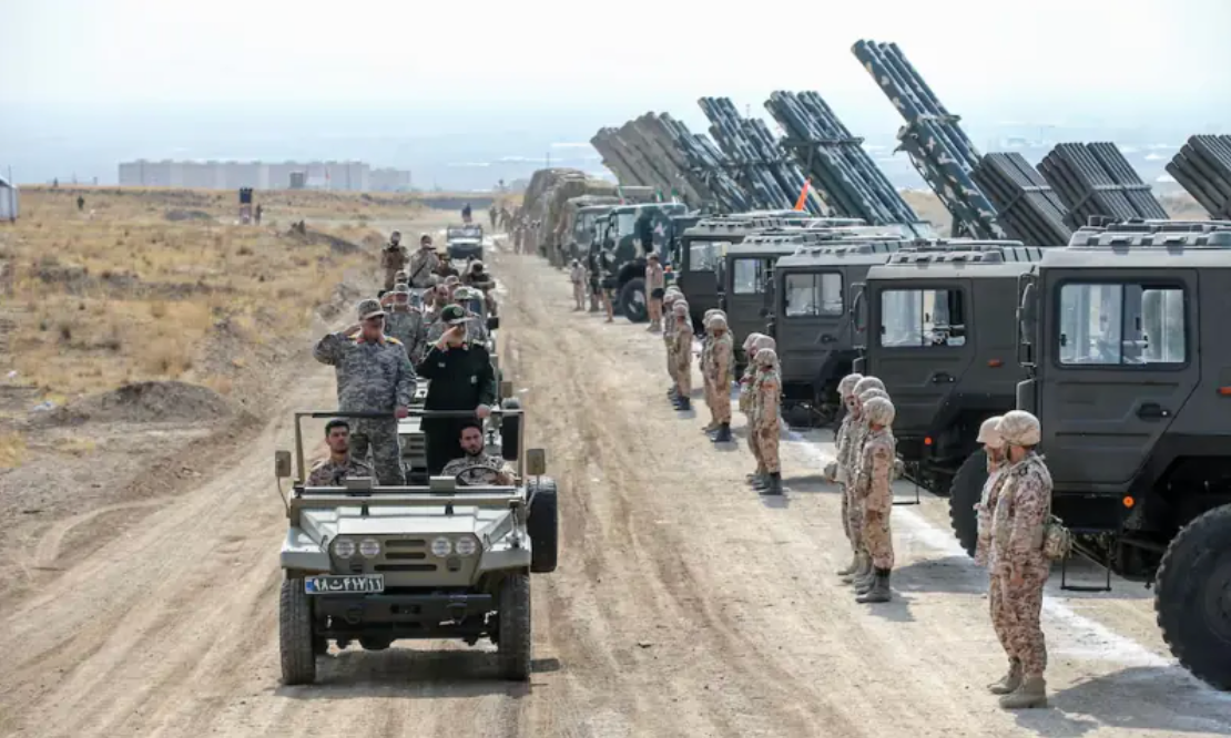 Trang thiết bị quân sự trong cuộc tập trận của IRGC tại khu vực Aras, tỉnh Đông Azerbaijan, Iran. (Ảnh: Reuters)