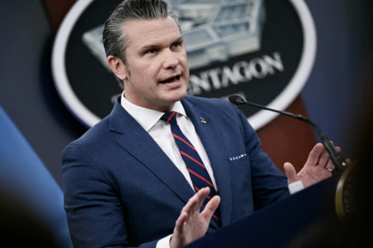 Bộ trưởng Chiến tranh Mỹ Pete Hegseth phát biểu trong cuộc họp báo về chiến dịch quân sự của Mỹ tại Iran, diễn ra tại Lầu Năm Góc ngày 2/3. (Nguồn: CNN)