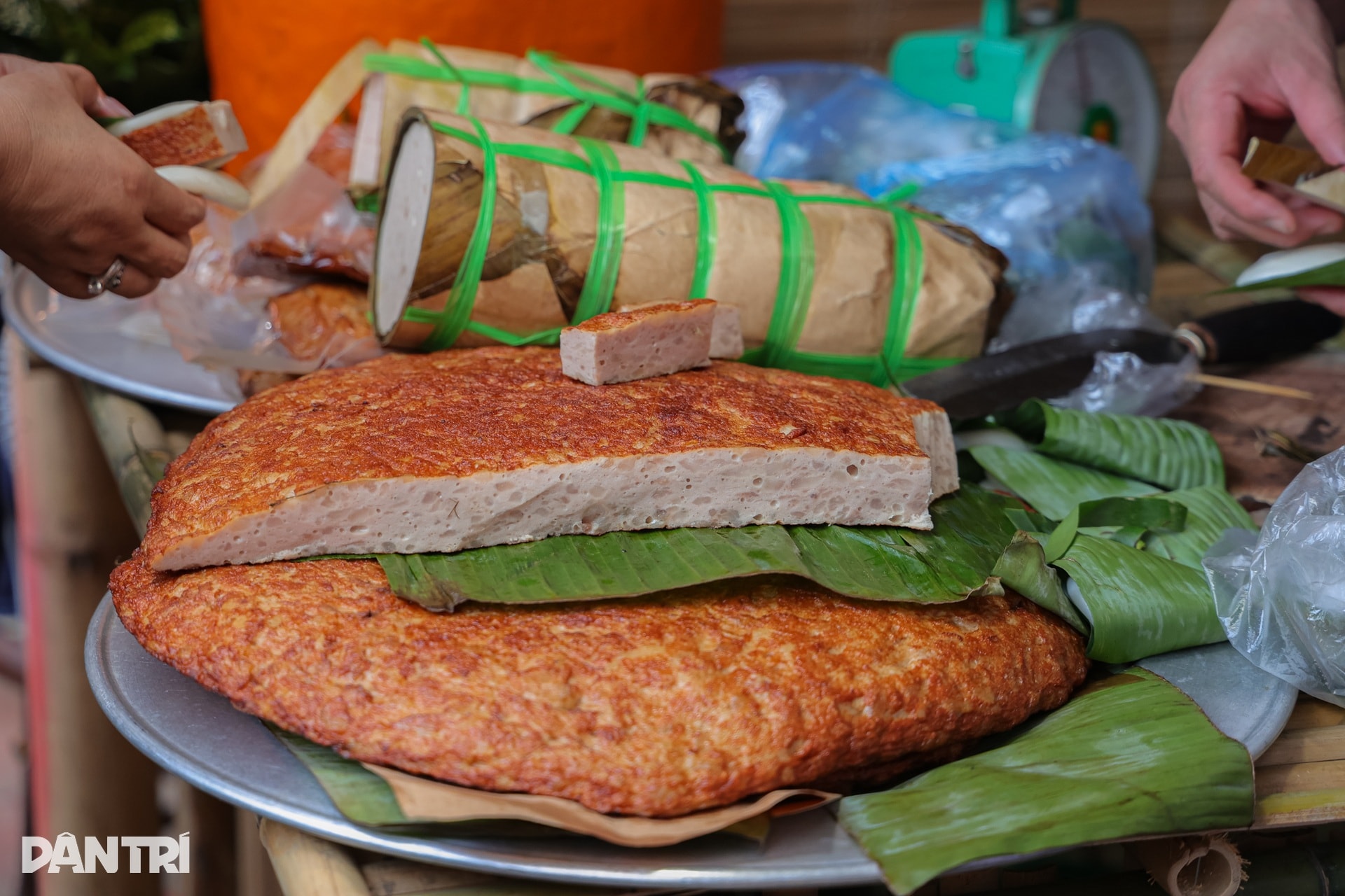 Về Ước Lễ nhuyễn tay giã giò, thui bê trăm cân ăn “Tết lại” - 2