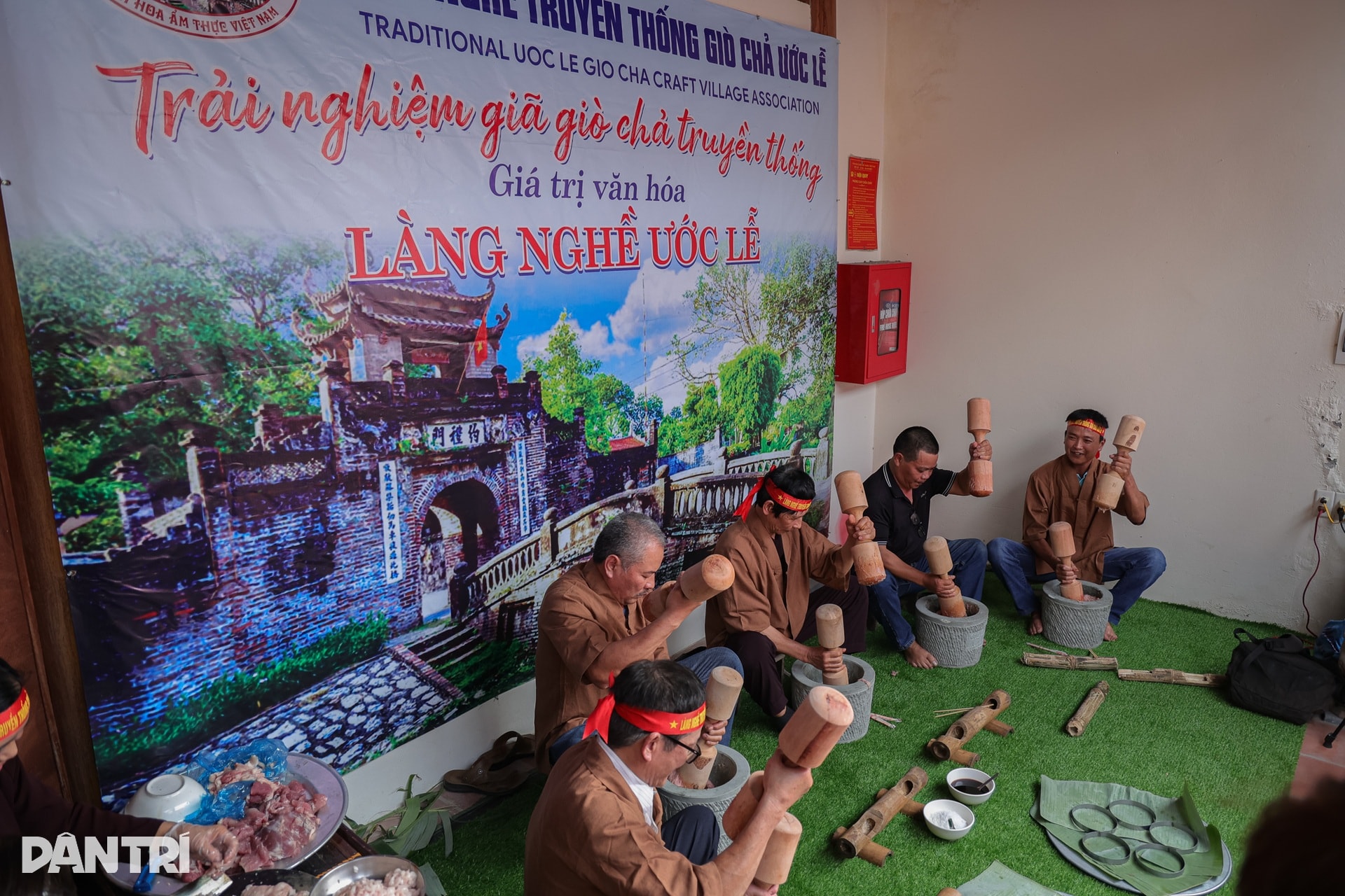 Về Ước Lễ nhuyễn tay giã giò, thui bê trăm cân ăn “Tết lại” - 4