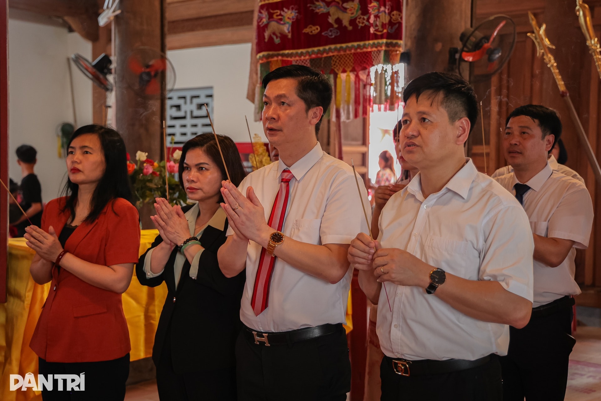 Về Ước Lễ nhuyễn tay giã giò, thui bê trăm cân ăn “Tết lại” - 11