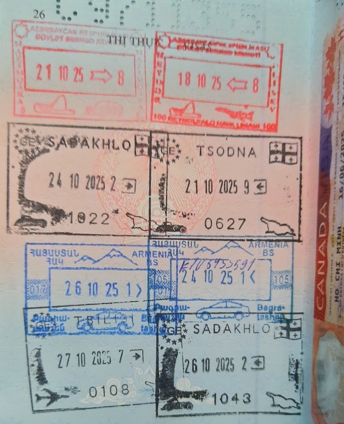 Dấu mộc hộ chiếu từng một thời là bằng chứng thể hiện lịch sử đi lại của du khách. Ảnh: NVCC