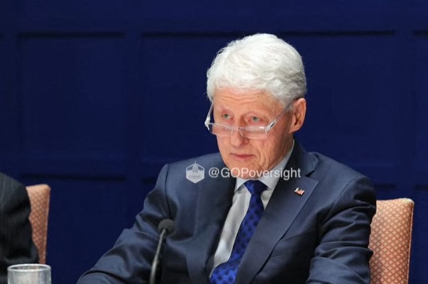 Cựu tổng thống Bill Clinton tại phiên điều trần trước quốc hội ngày 27/2. Ảnh: Ủy ban Giám sát Hạ viện