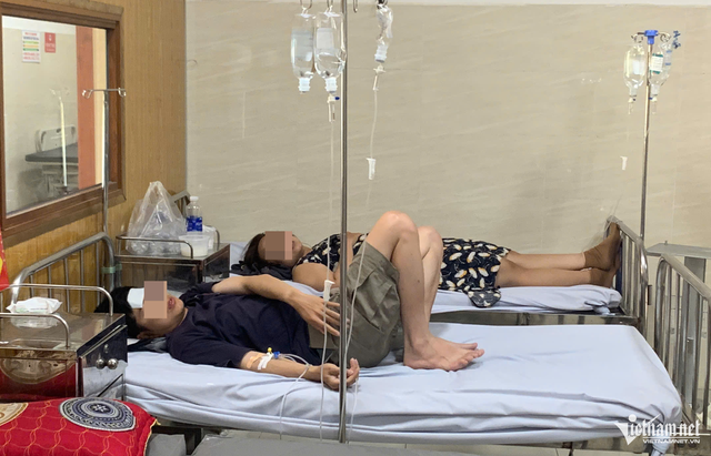 Nhiều người nhập viện nghi ngộ độc sau khi ăn bánh mì - Ảnh 1.