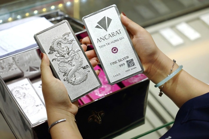 Giá vàng miếng SJC và bạc Phú Qúy hôm nay 3 - 3: Biến động mạnh - Ảnh 3.