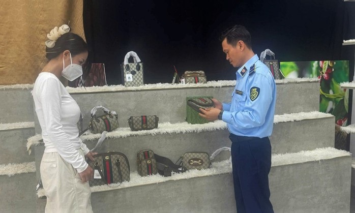 Đà Nẵng tích cực xử lý hàng giả và buôn lậu , thu ngân sách hàng trăm tỉ đồng - Ảnh 1.