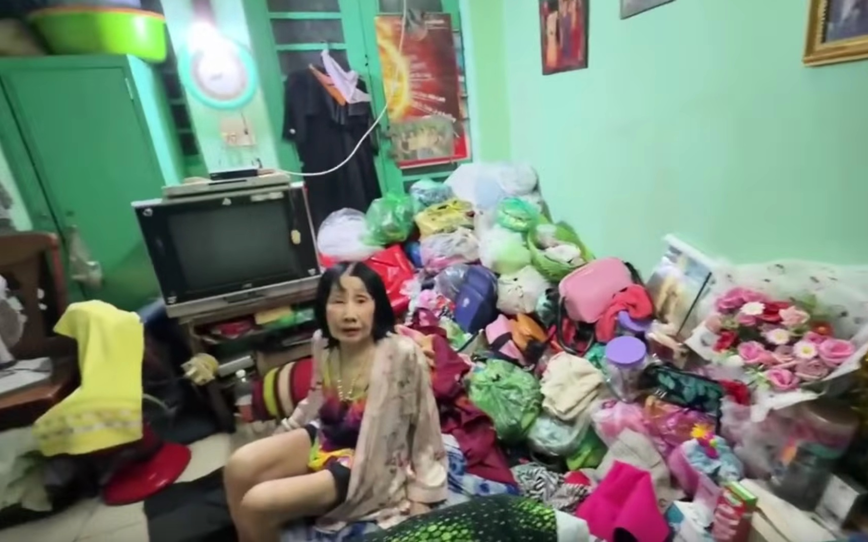 Giọng ca cải lương đoàn Kim Chung một thời, U80 chật vật trong căn nhà 10m2, chồng bán vé số- Ảnh 1.