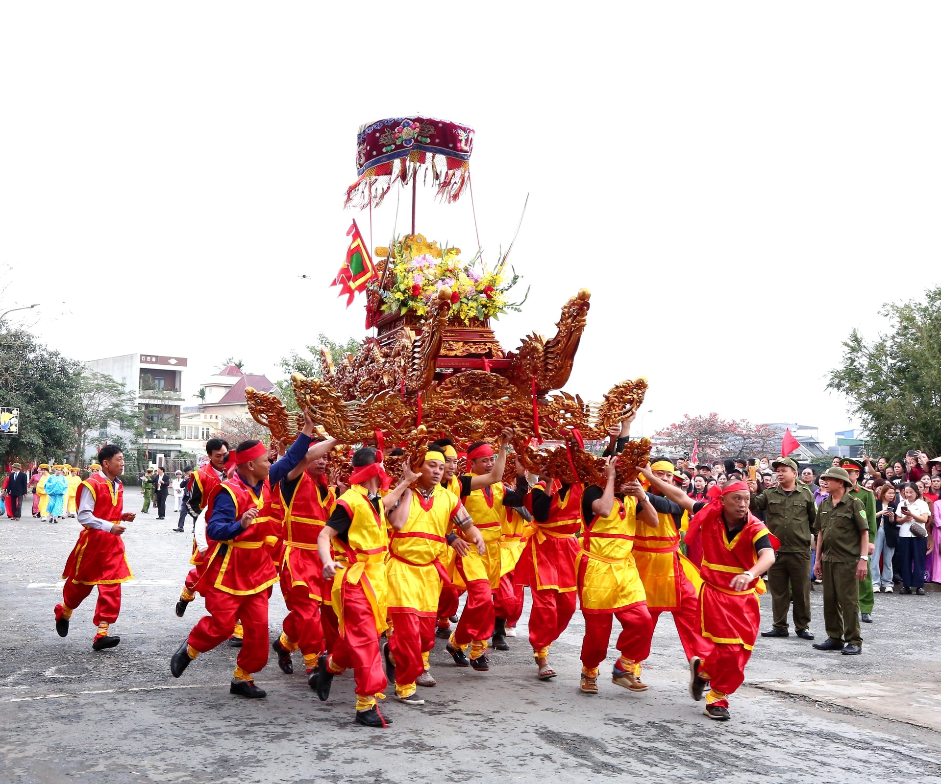 Mãn nhãn màn 'kiệu bay' tại lễ hội truyền thống Từ Lương Xâm 2026- Ảnh 6.