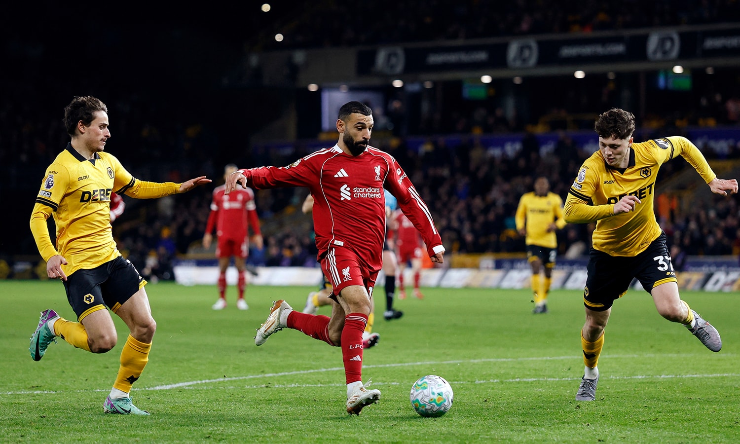Salah ghi bàn nhưng Liverpool vẫn thua Wolves. (Ảnh: Reuters)