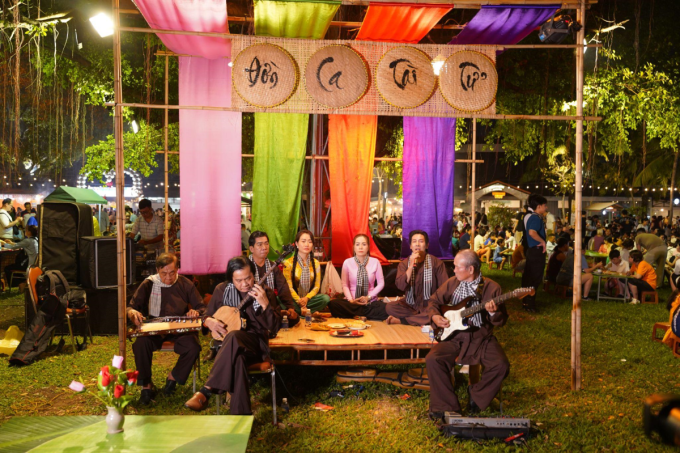 Hoạt động đờn ca tài tử tại lễ hội. Ảnh: Saigontourist Group