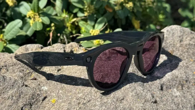 Kính thông minh Oakley Meta HSTN. Ảnh: Instagram/Mark Zuckerberg