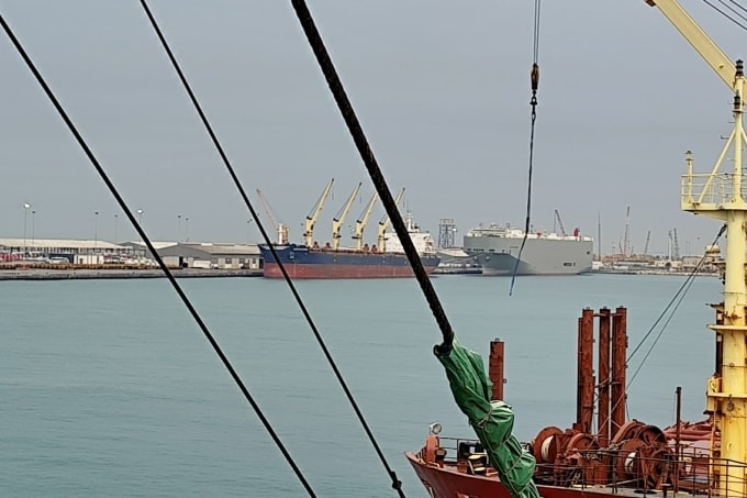 Một góc cảng Damman nhìn từ tàu Hai Duong 09. Ảnh: Trí Khiếu