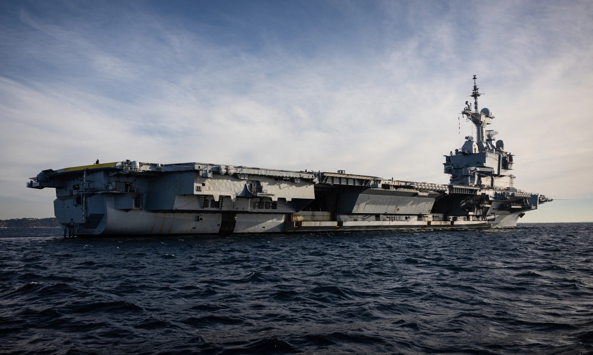 Tau-san-bay-Phap-1772581075-7471-1772581