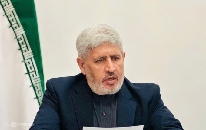 Đại biện Iran tại Việt Nam Mohammad Mirali Mohammadi trong cuộc gặp báo chí ở Hà Nội ngày 4/3. Ảnh: Ngọc Ánh