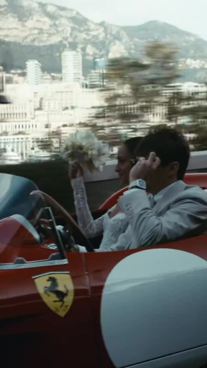 Sao F1 lái siêu xe cổ 12 triệu USD trong ngày cưới