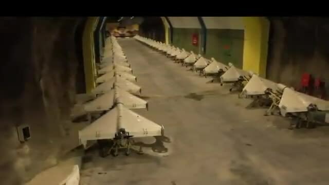 Iran khoe kho vũ khí trong hầm