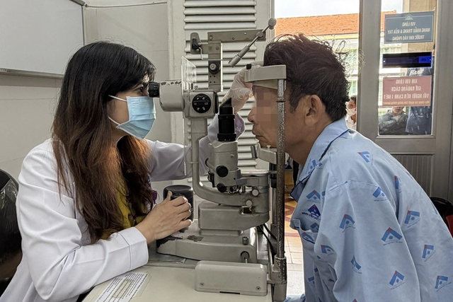 Xem đốt pháo, người đàn ông 46 tuổi mù hai mắt  - Ảnh 1.