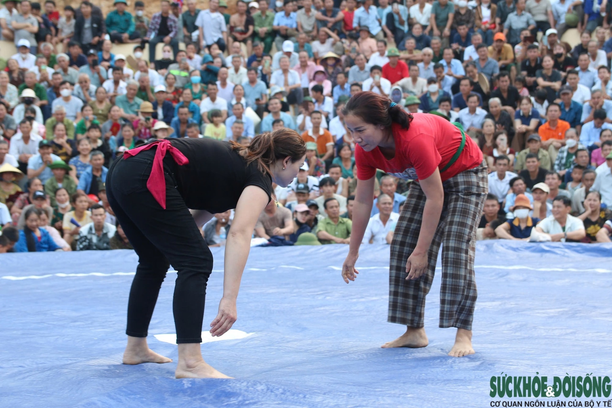 Những màn so tài kịch tính ở hội vật có từ thời vua Mai- Ảnh 7.