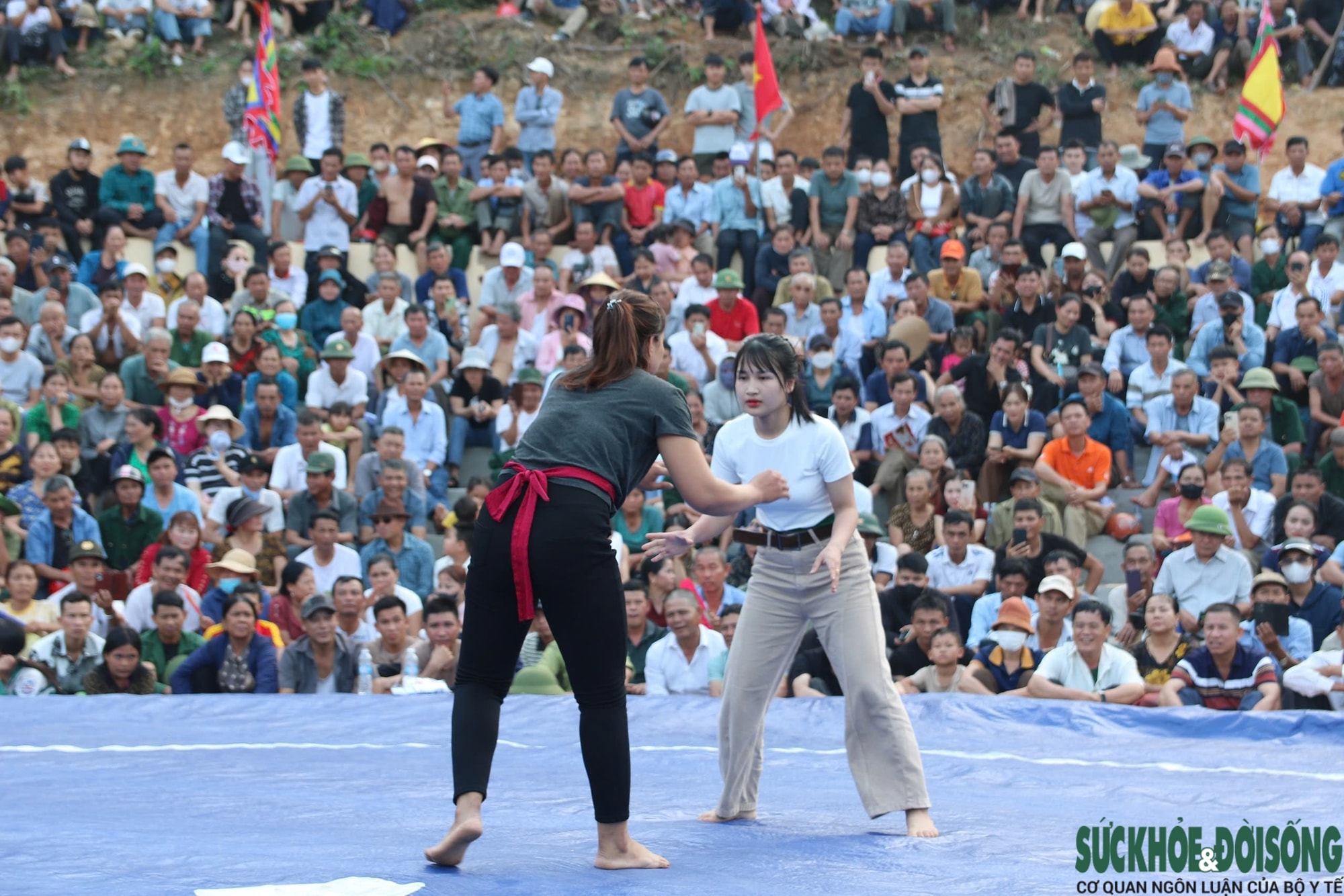 Những màn so tài kịch tính ở hội vật có từ thời vua Mai- Ảnh 8.