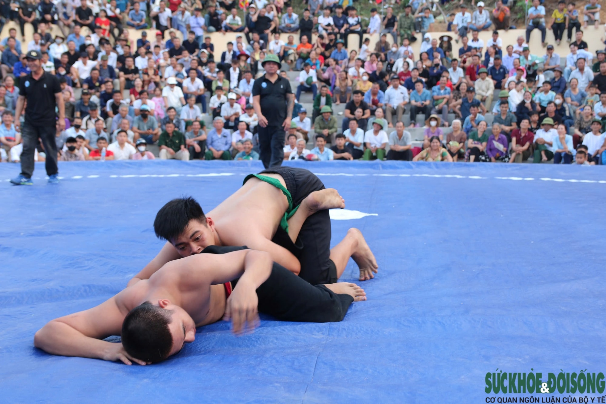 Những màn so tài kịch tính ở hội vật có từ thời vua Mai- Ảnh 3.