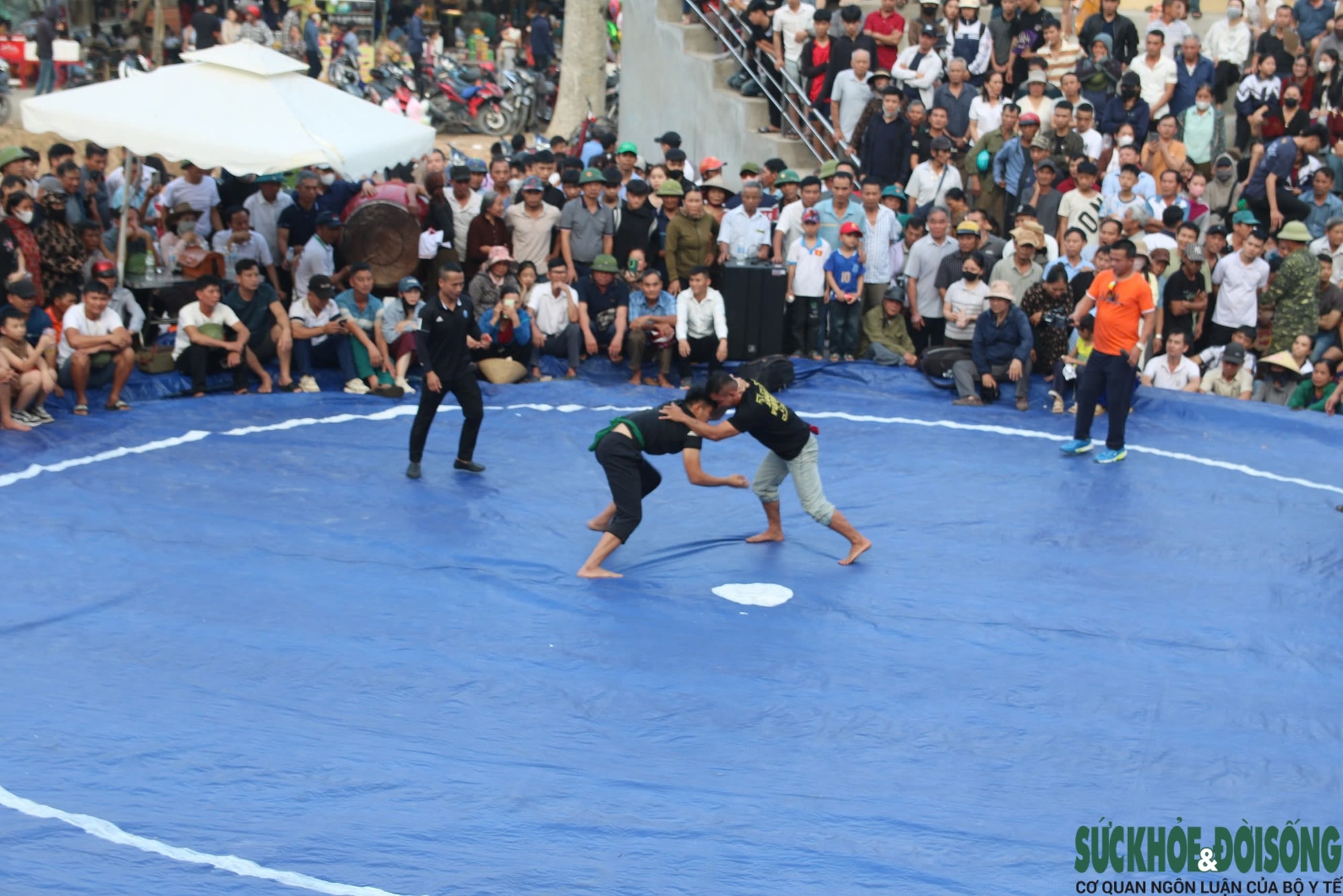 Những màn so tài kịch tính ở hội vật có từ thời vua Mai- Ảnh 5.