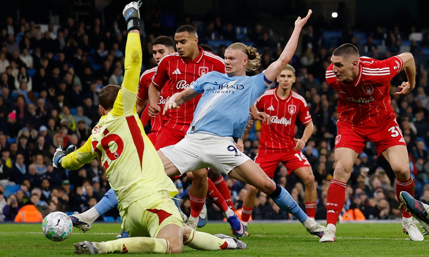 Man City bị Nottingham Forest cầm hòa. (Ảnh: Reuters)